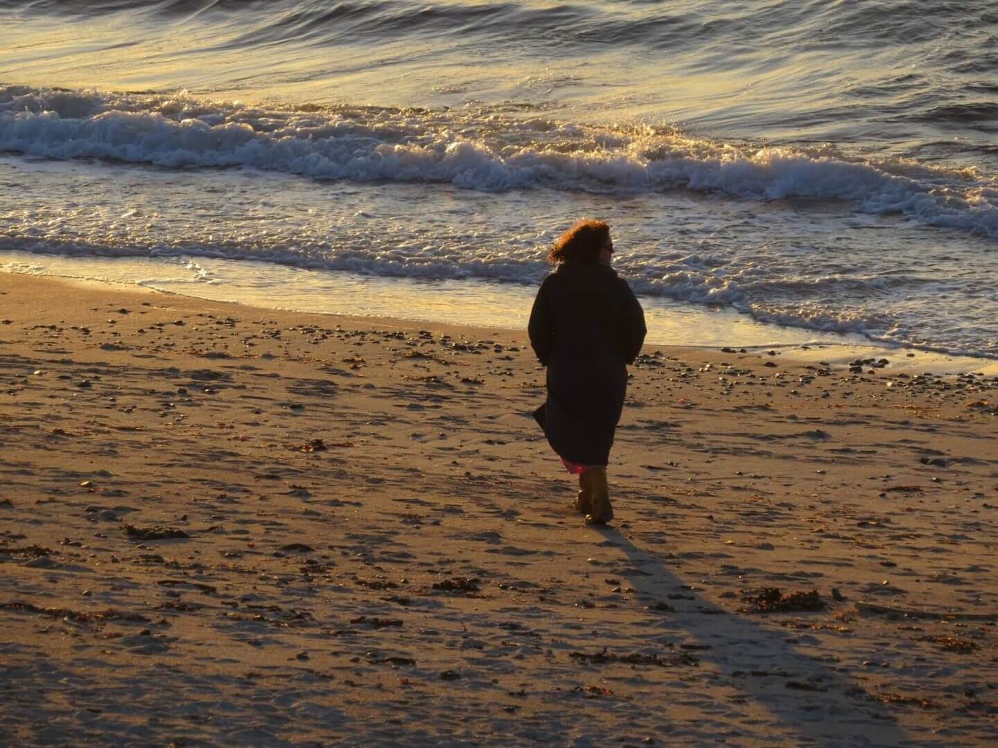 iona hostel walk by the surf