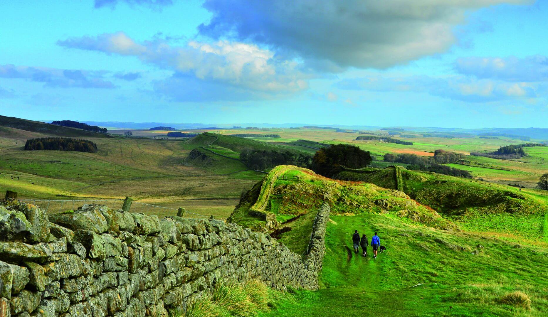 Hadrian's Wall AD122 bus