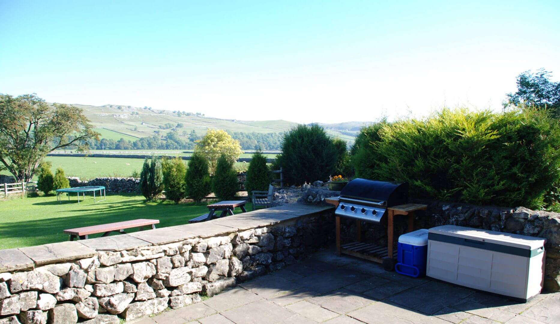 Skirfare Barn - Yorkshire Dales - Kilnsey Crag