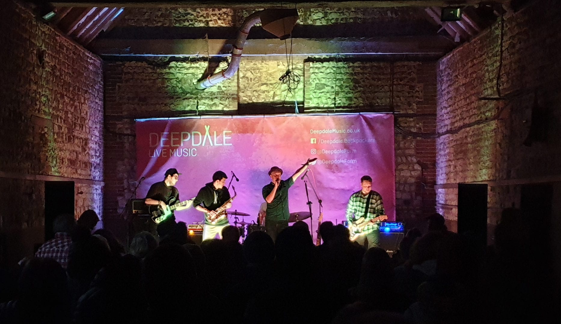 live music at deepdale backpackers