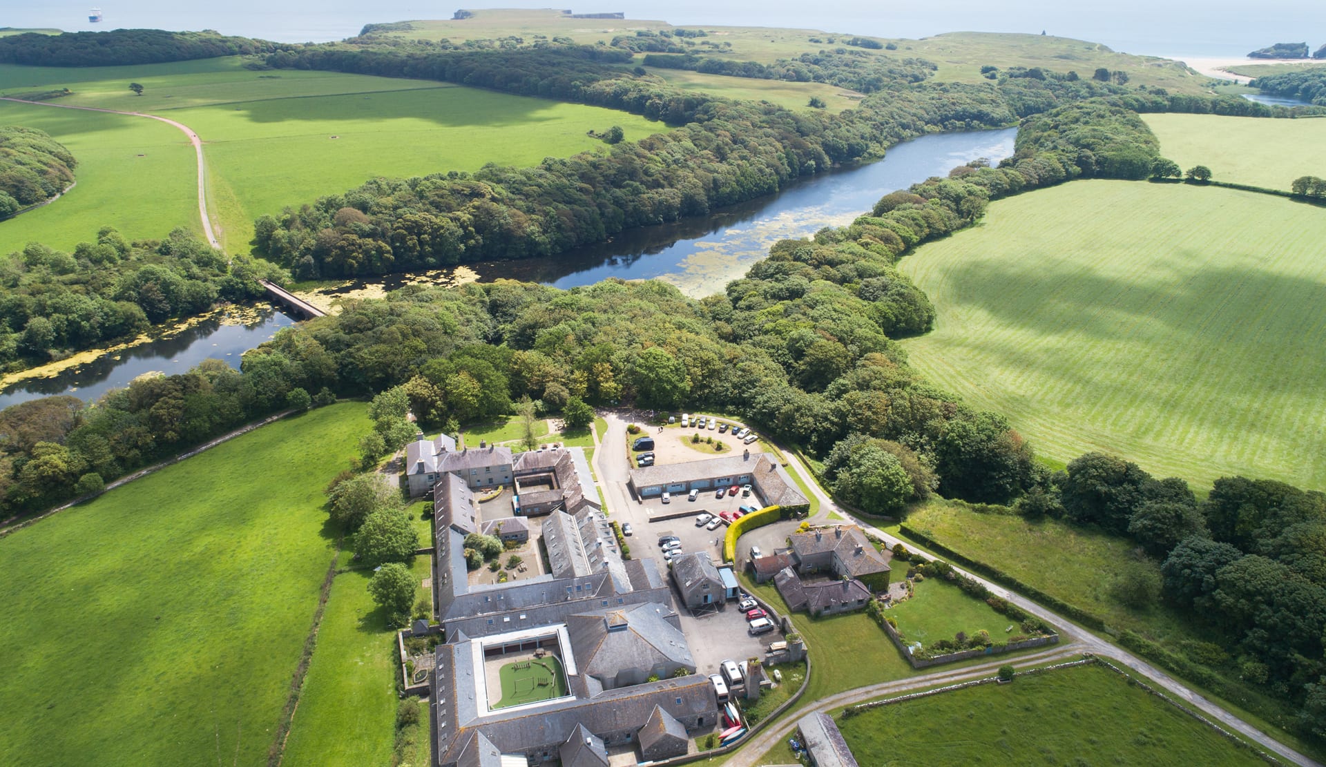 UK accommodation for large groups; parties or outdoor adventure