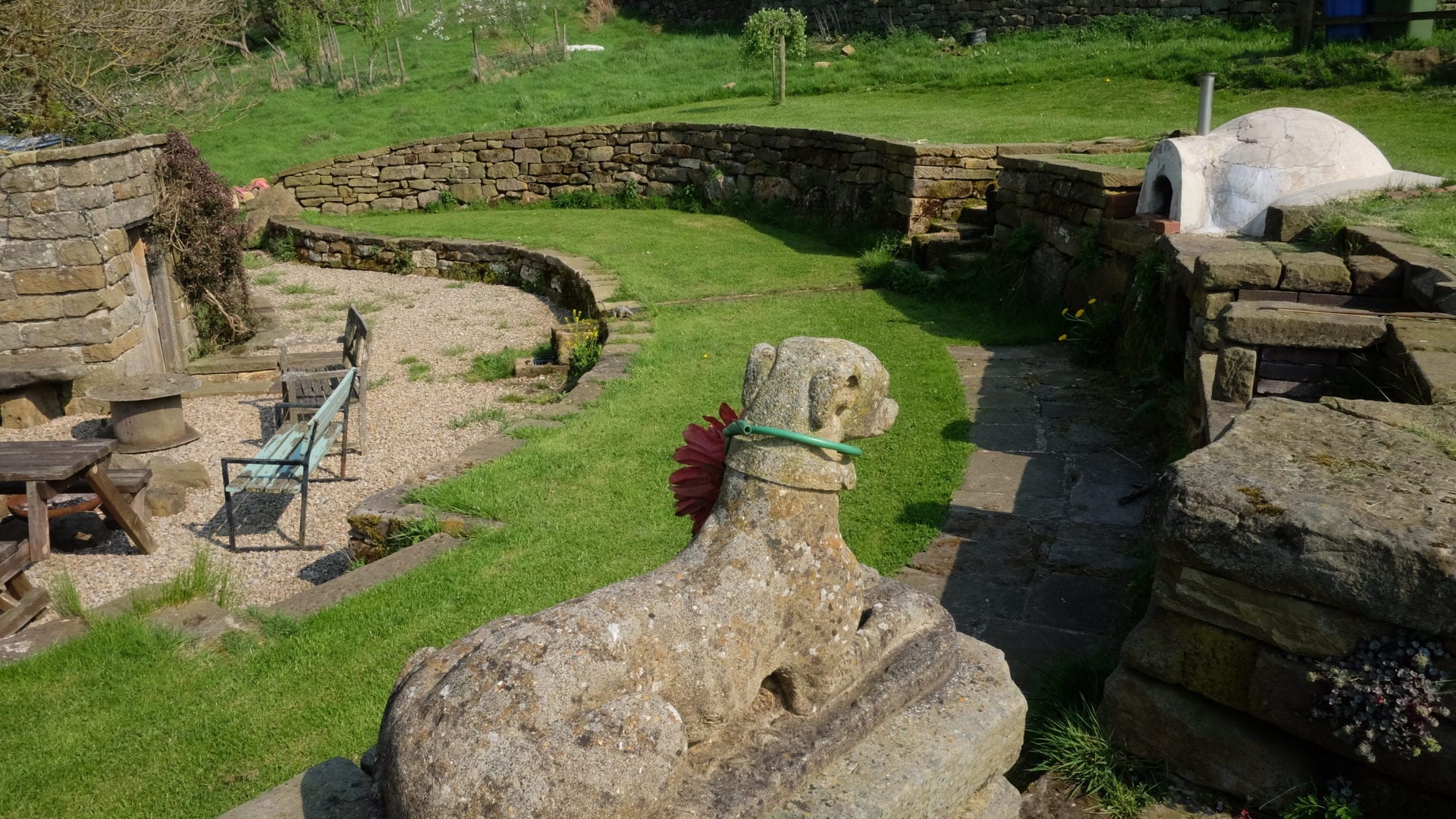 Stone dog Bank house farm