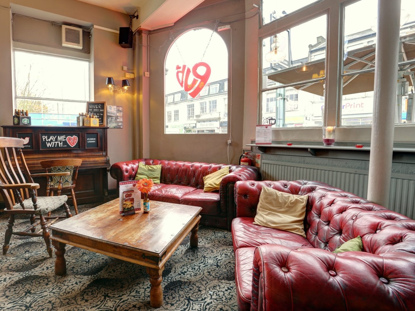Publove at the Crown