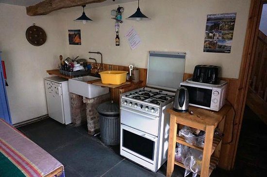 kitchen at sparrowhawk backpackers