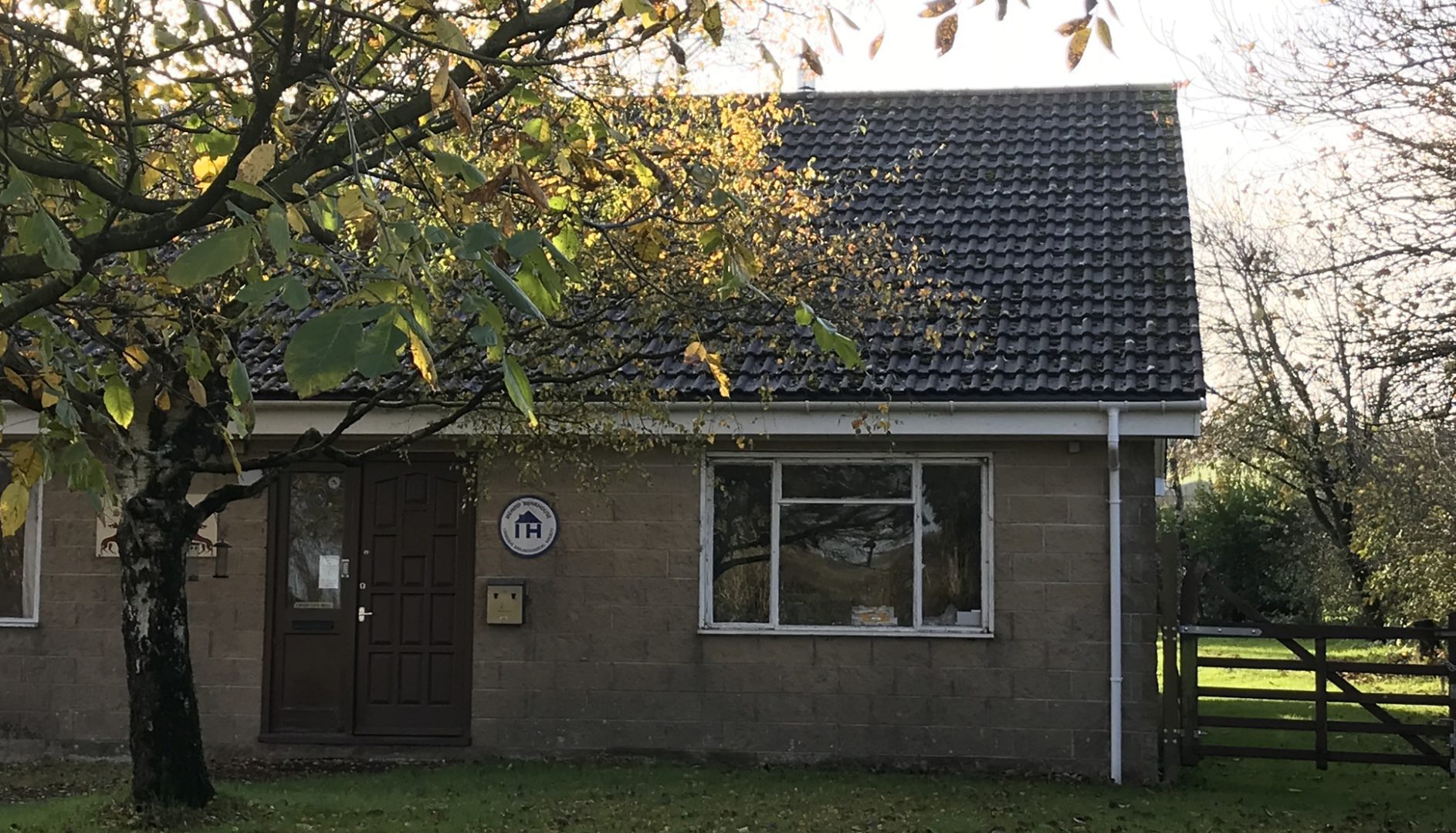 front of mendip bunkhouse showing Independent Hostels Sign