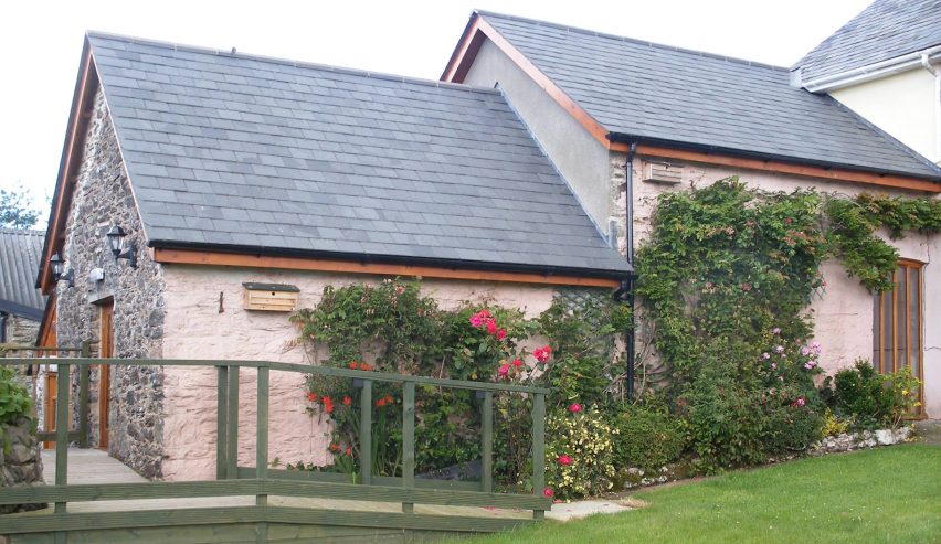 blindwell bunkhouse covered with roses