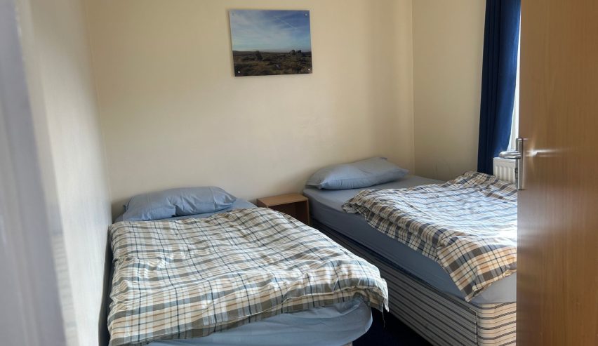 Private room with single beds