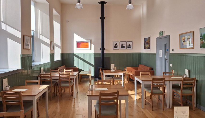 kdining room at Grinneabhat hostel