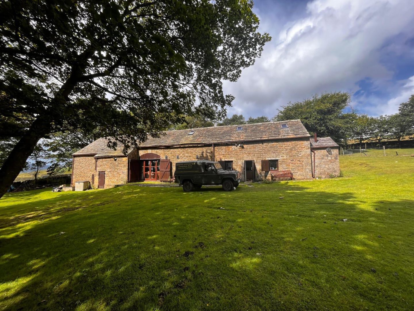 An off-grid Peak District Hostel