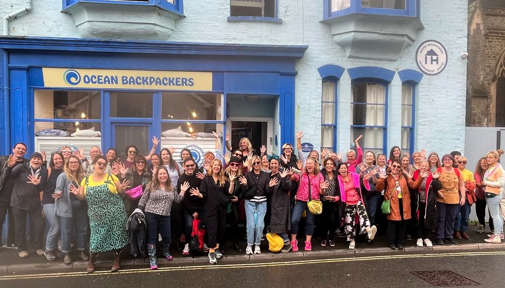 singing group at ocean backpackers