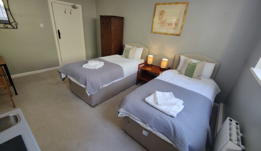 Ground floor twin room (dog friendly) with kitchenette and dining table