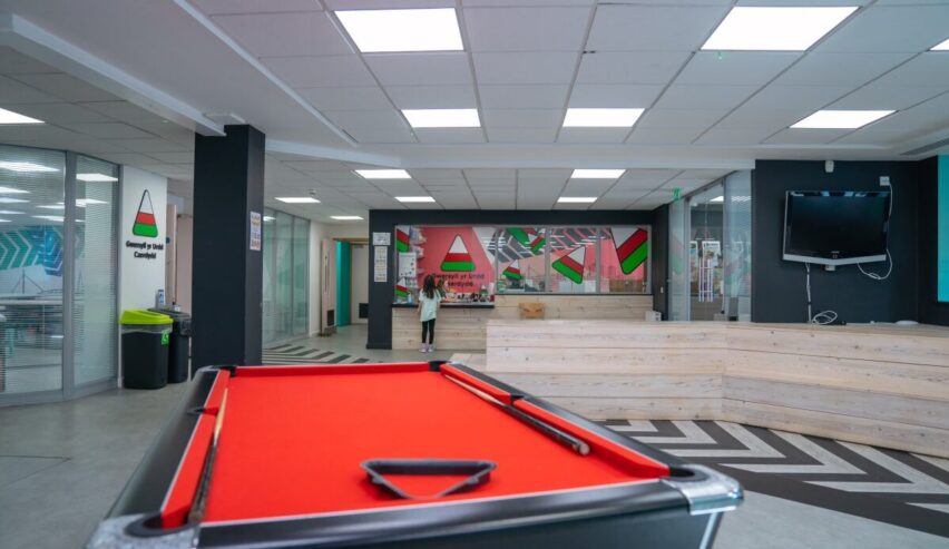 urdd group accommodation in cardiff - recpetion and pool table