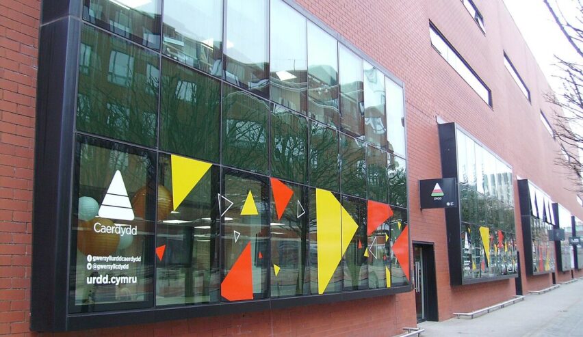 urdd group accommodation in cardiff - entrance and sign