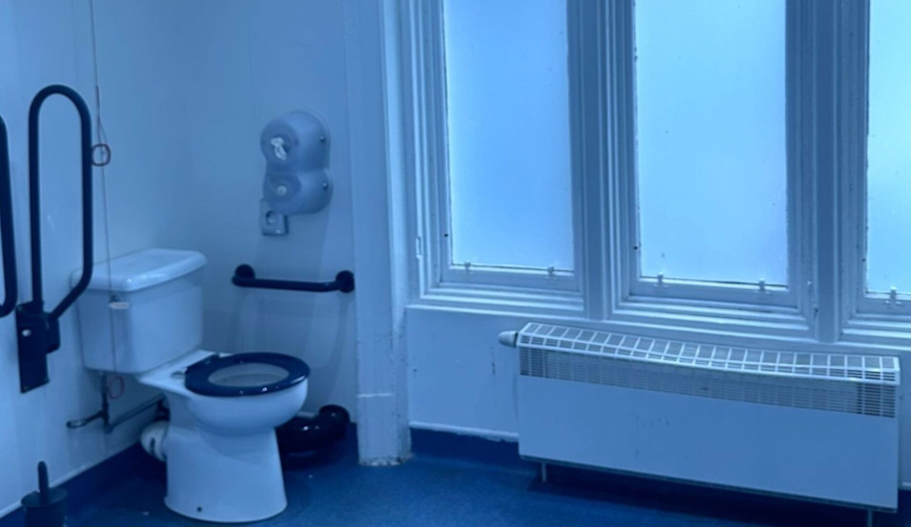 Accessible bathroom at Haworth Youth Hostel