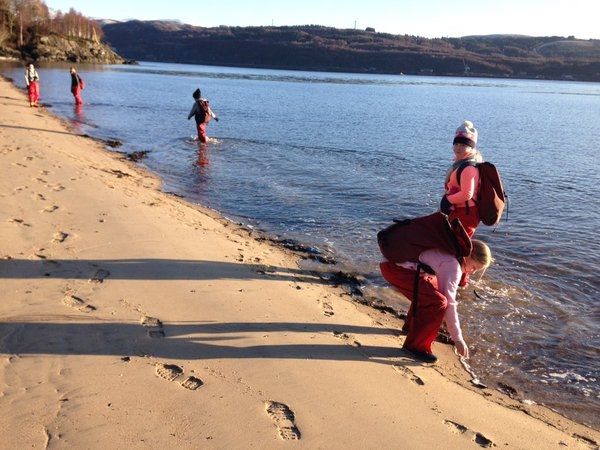 children on the loch shore at Ardentinny Outdoor Centre family holiday