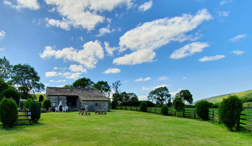 Skirfare Barn with garden and picnic tables, Kettlewell Rd, Kilnsey