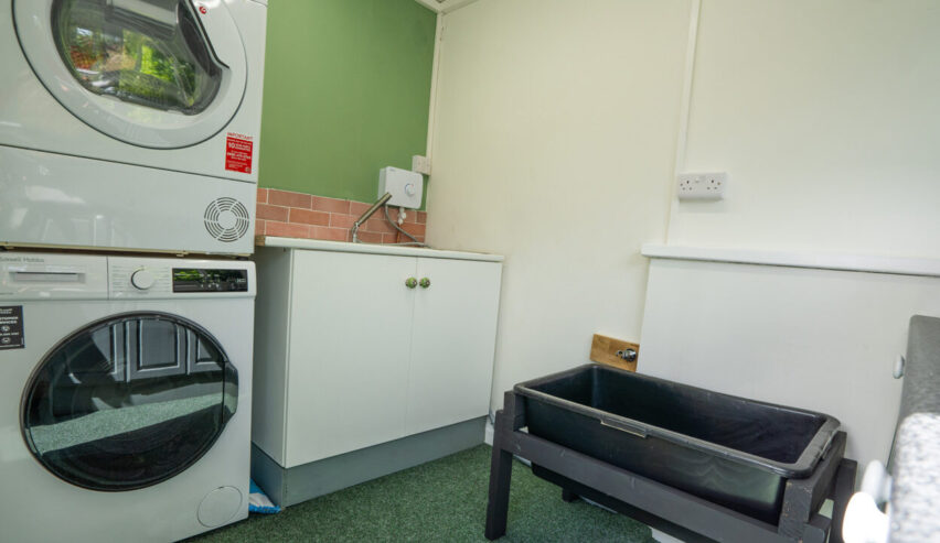 Boot and dog wash in utility room with washer dryer at cosy Cottage in Youlgreave