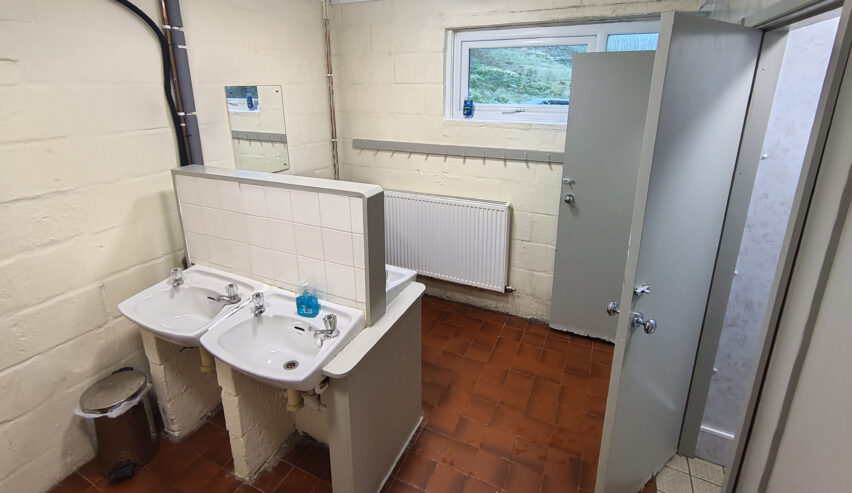 washroom at yr hafod hostel