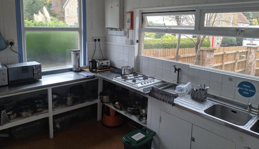 self catering kitchen at harlow hostel
