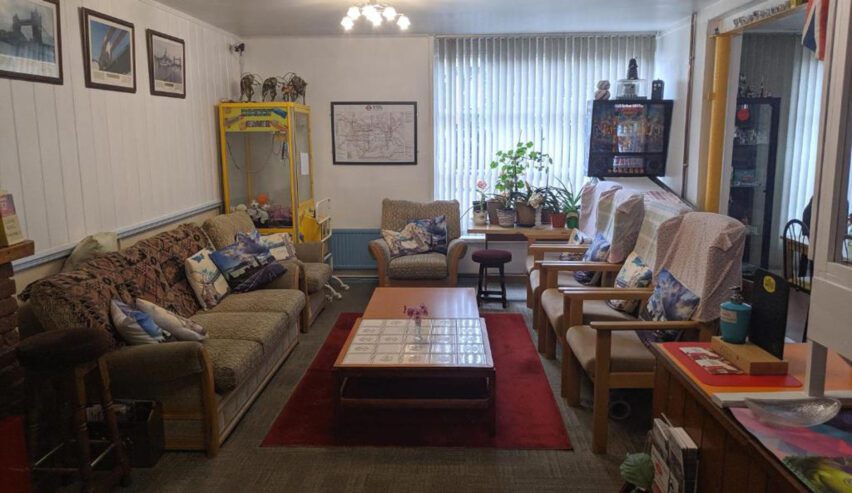 lounge at harlow hostel showing comfy chairs