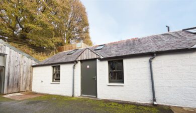 exterior view of Hopetoun Bothy