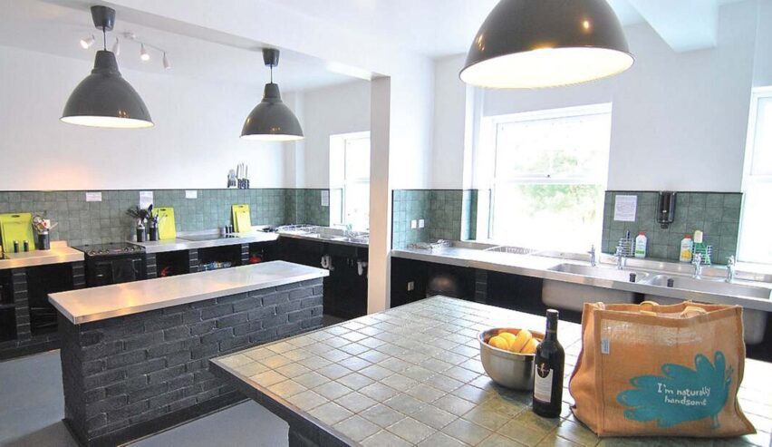 self catering kitchen at rocks at plas curig