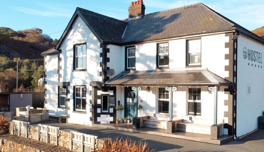 externals view of the rocks at plas curig