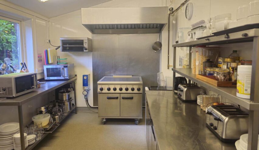self catering kitchen at base camp hathersage