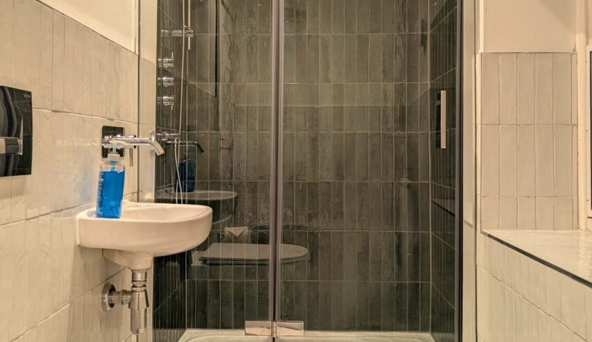 shower room at base camp hathersage