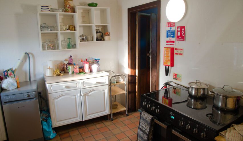kitchen at conwy valley backpackers barn