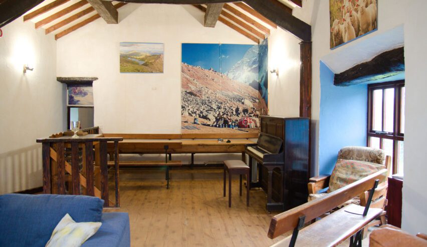 dining table at conwy valley backpackers barn