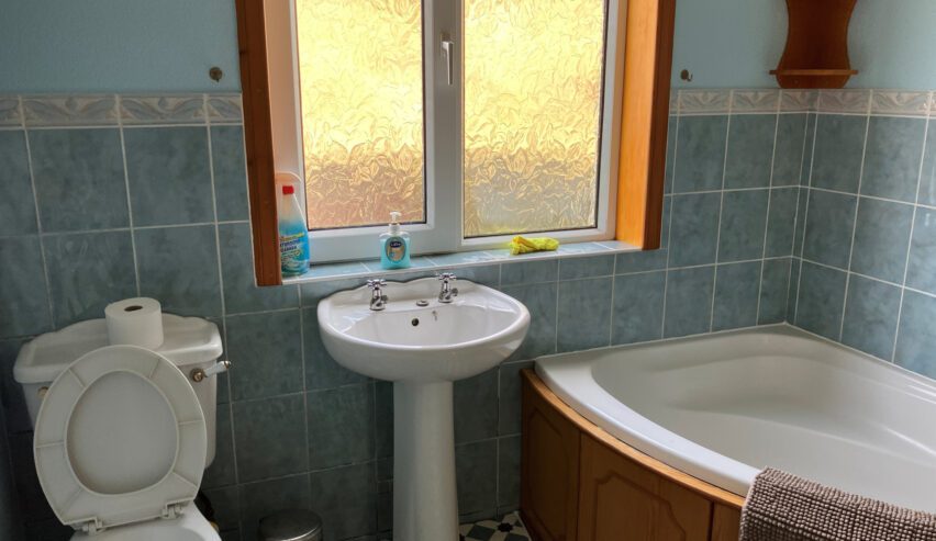 BATHROOM AT Halfway House Berriedale Hostel