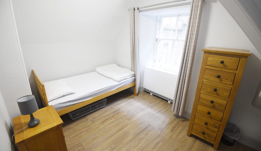 single bedroom at Benmore House
