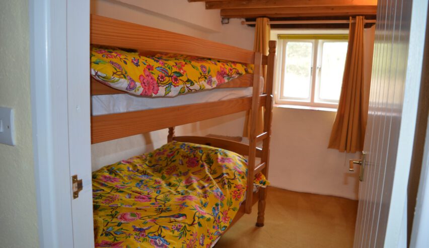 cottage bedroom with bunks at refuge bunkhouse Gernos Fawr