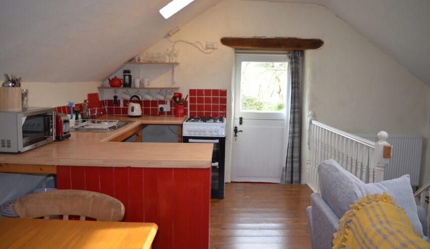 cottage kitchen at refuge bunkhouse Gernos Fawr