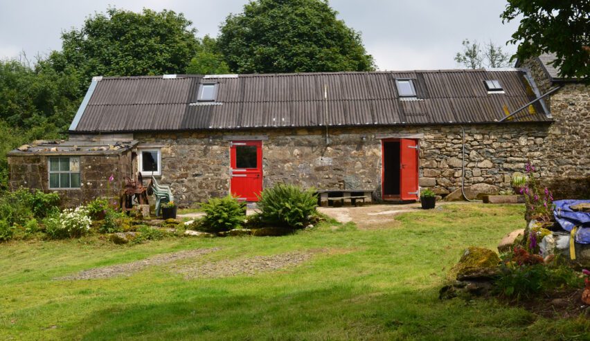 external view of refuge bunkhouse Gernos Fawr