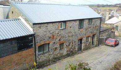 south dartmoor bunkhouse exterior view