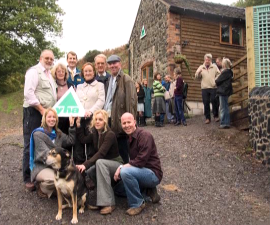 Pete Postlethwaite opens YHA All Stretton bunkhouse
