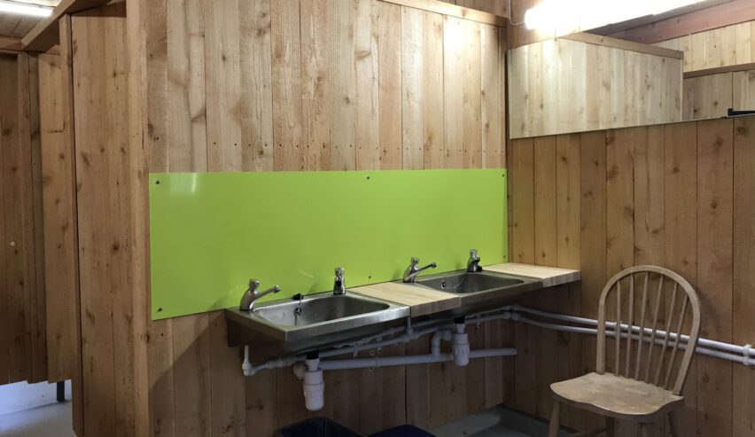 inside the shower shed at Llwyn Lodgings on Glyndwrs Way
