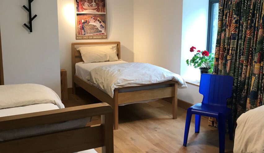 triple bedroom at Llwyn Lodgings with 3 single beds