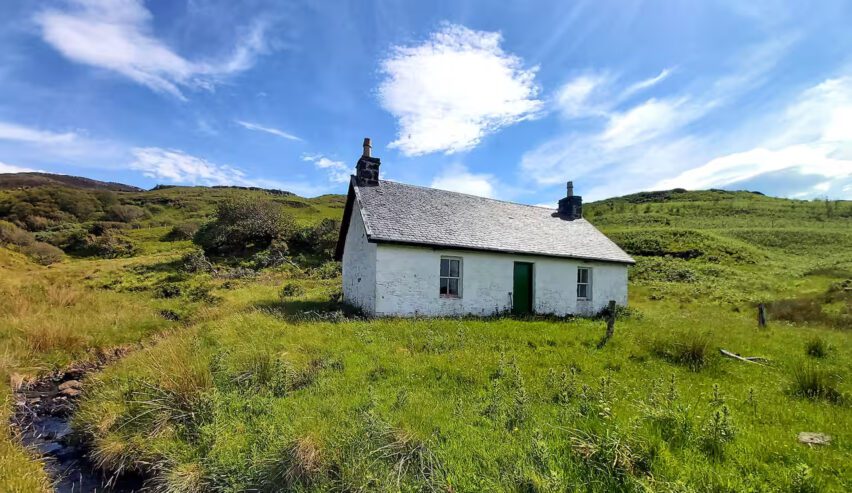 bearnus bothy on the isle of ulva