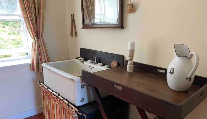 WASH BASING AND JUG AT bearnus bothy on the isle of ulva
