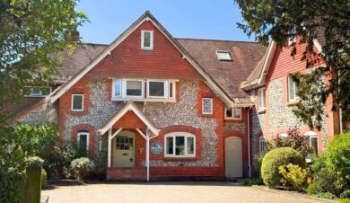 stonehenge farmhouse hostel