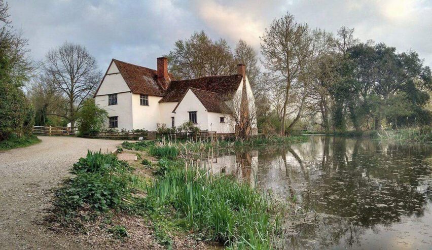 ANCIENT COTTAGE AT Flatford Mill