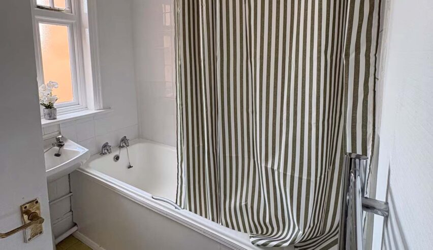 bathroom at brocklebys pie shop accommodation