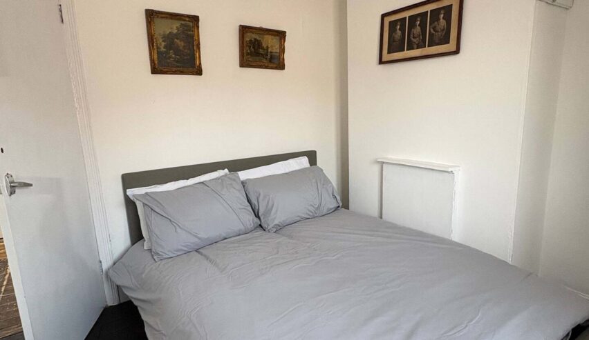 double room at brocklebys pie shop accommodation