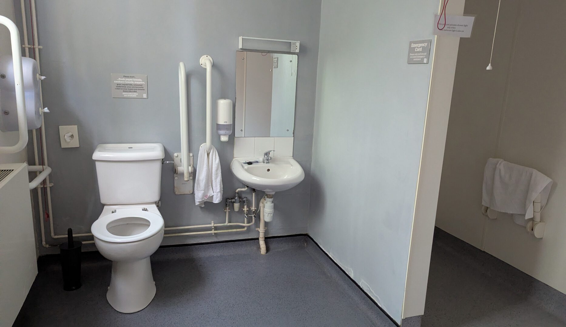 accessible bathroom at Kington accommodation