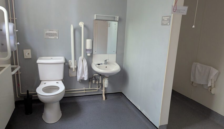 accessible bathroom at Kington accommodation