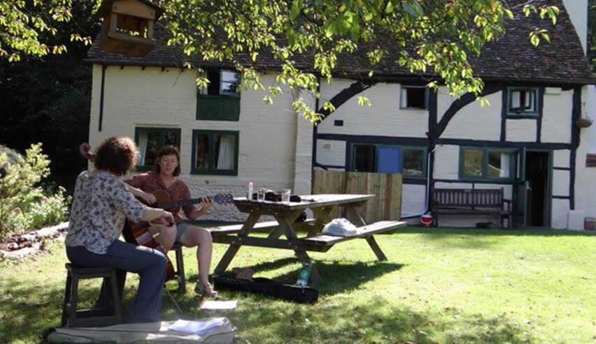 2 people playing folk music at tanners hatch