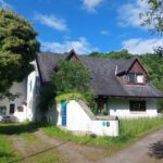 Ben Lomond bunkhouse exteriror veiw in the sunshine